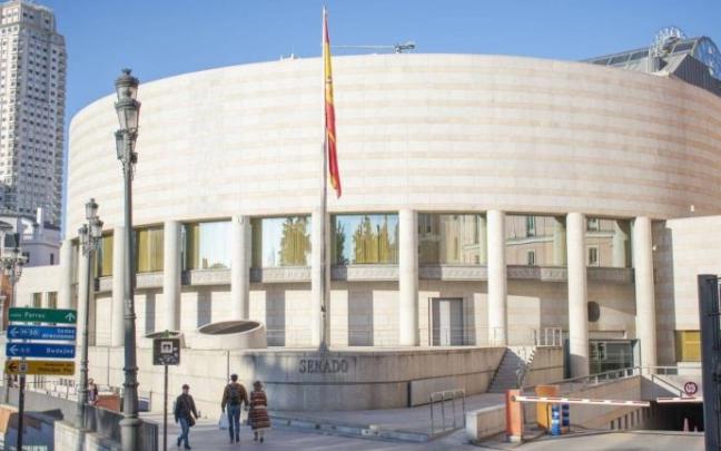 Fachada del Senado. Fachada del Senado.