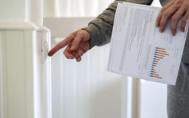 La factura para clientes de tarifa regulada es un 23 % menor tras la aplicación de la excepción ibérica.