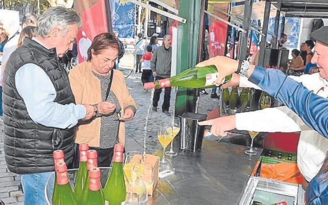 El Arenal acoge hoy también Topa Bilbao!, un evento donde la Euskal Sagardoa es la gran protagonista. | FOTO: OSKAR GONZÁLEZ El Arenal acoge hoy también Topa Bilbao!, un evento donde la Euskal Sagardoa es la gran protagonista. | FOTO: OSKAR GONZÁLEZ