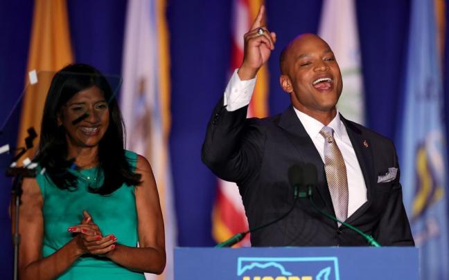 Wes Moore celebra su victoria en Maryland.