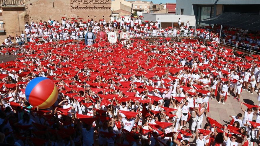 La plantilla juvenil del CD Ribaforada da inicio a las fiestas