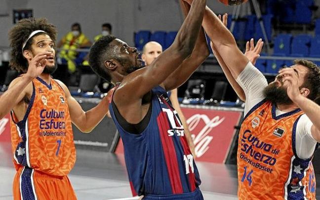 Fall, el escudero de Jekiri ayer, no se arredró ante Dubljevic en ningún momento. Foto: Alex Larretxi