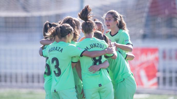 Las jugadoras del Athletic celebran uno de los goles que les han dado los tres puntos.