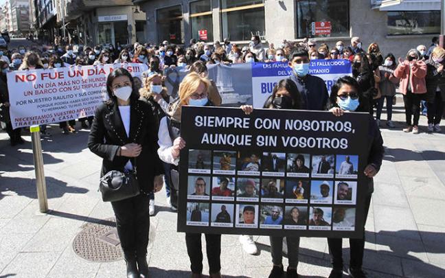 La portavoz de los familiares de los desaparecidos en una manifestación.