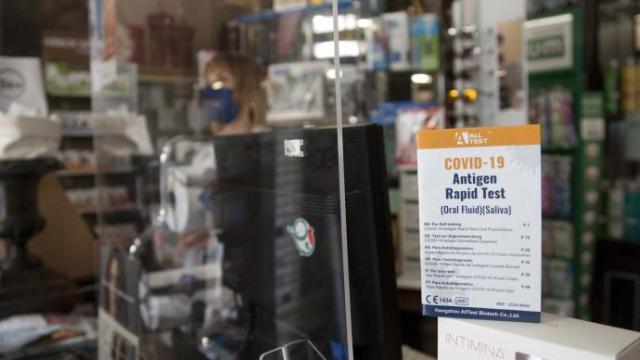 Las farmacias notificarán los casos positivos a través de un formulario en receta electrónica