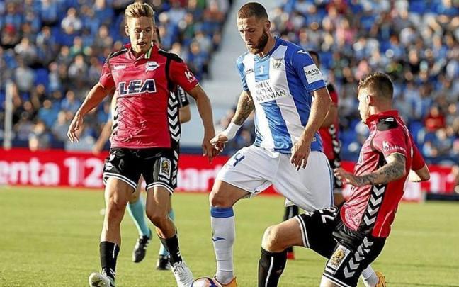 Timor, enfundado en la elástica del Leganés, durante un partido contra el Alavés.