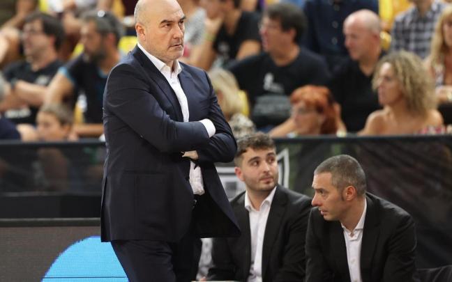 Jaume Ponsarnau, con gesto pensativo en un partido reciente.