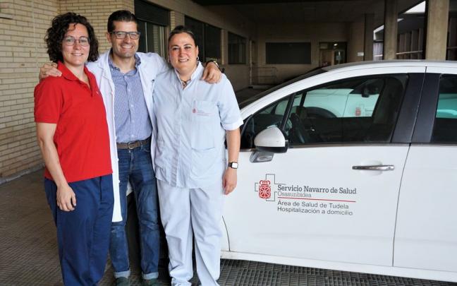 De izda. a dcha.: Leticia De Arriba, fisioterapeuta; Ignacio Gómez, jefe de la Sección de Rehabilitación del HRS, y Sara Pinilla, jefa de Unidad de Enfermería de cuidados en Rehabilitación. De izda. a dcha.: Leticia De Arriba, fisioterapeuta; Ignacio Gómez, jefe de la Sección de Rehabilitación del HRS, y Sara Pinilla, jefa de Unidad de Enfermería de cuidados en Rehabilitación.