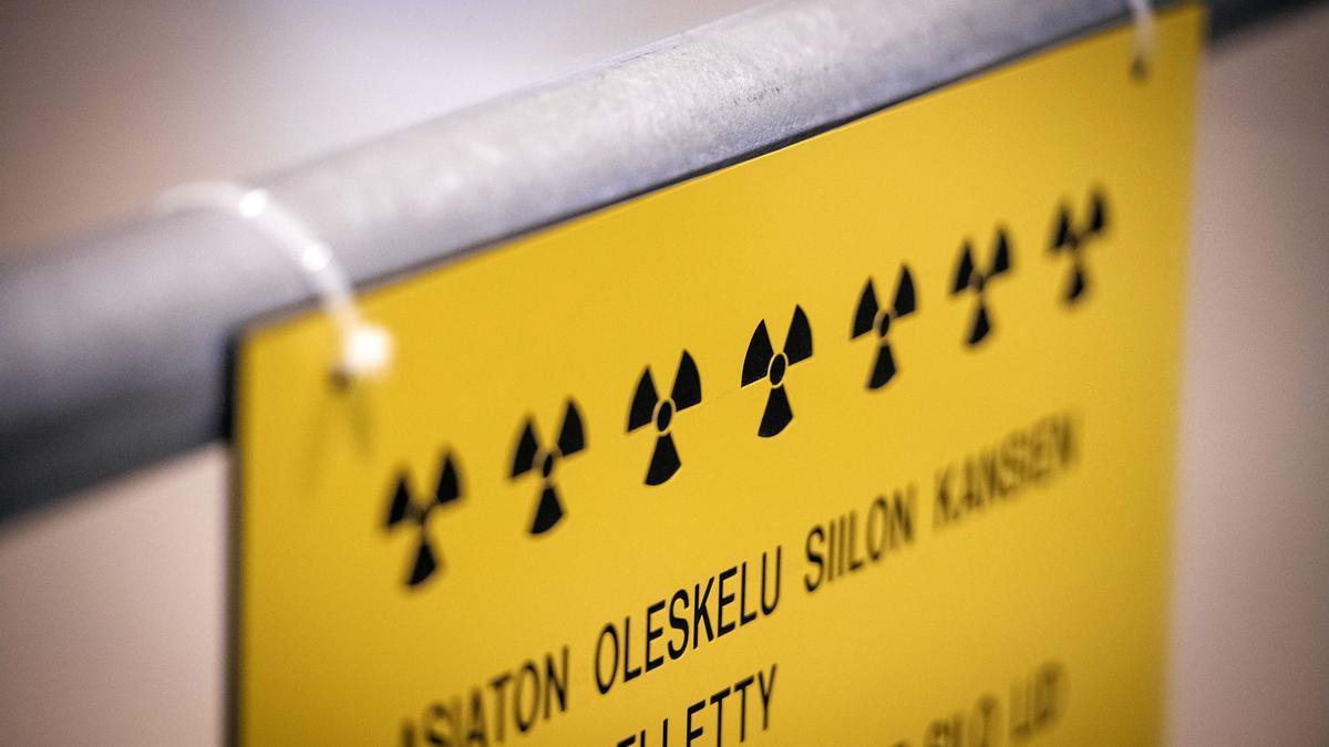 Cartel de aviso de desechos radioactivos en la central de Olkiluoto, en Finlandia.
