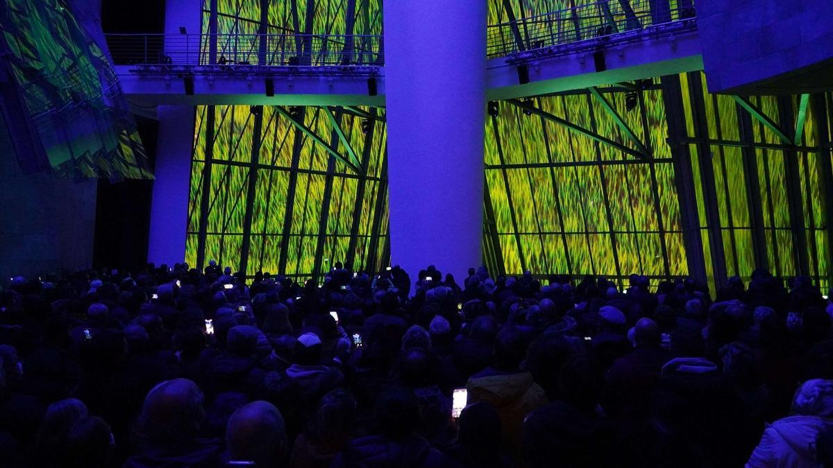 Secuencia de 'Immersions' proyectada en el atrio del Guggenheim.