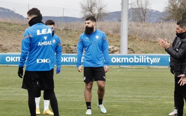 En imágenes: Asier Villalibre ya trabaja a las órdenes de Luis García En imágenes: Asier Villalibre ya trabaja a las órdenes de Luis García