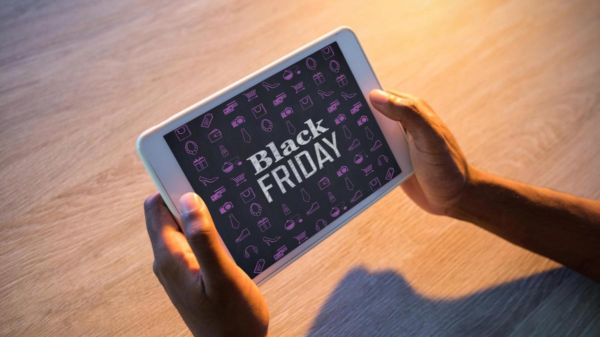 Un logotipo de Black Friday en una tableta.