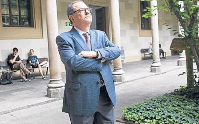 El catedrático de Literatura Española de la Universitat de Barcelona (UB) Adolfo Sotelo.