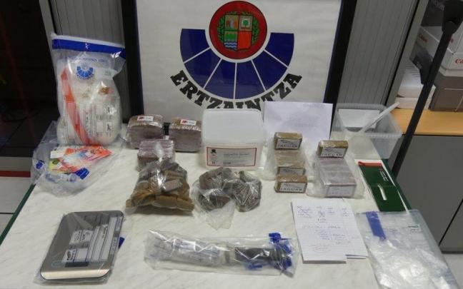 Droga incautada por la Ertzaintza Droga incautada por la Ertzaintza