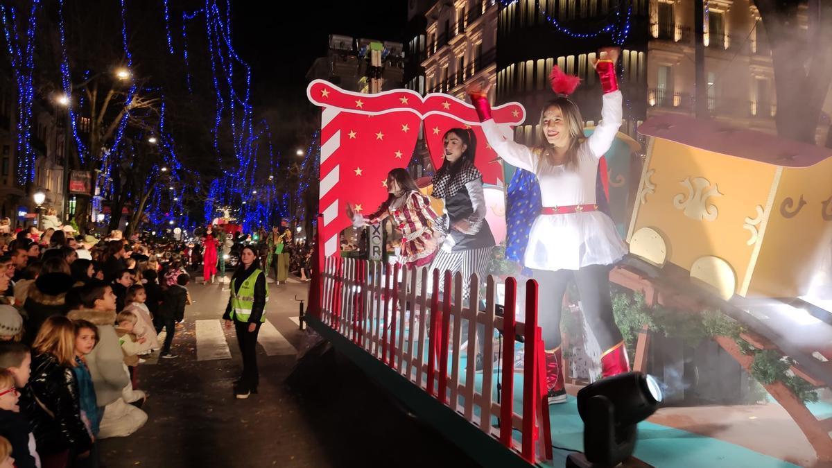 Los Reyes Magos llenan de ilusión las calles de Bilbao