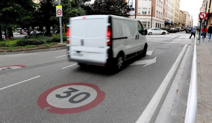 Los ayuntamientos se están planteando retirar los 30 km/h en todas las vías urbanas.