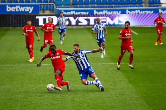 Edgar Méndez, durante el partido ante el Getafe de la pasada temporada en Mendizorroza