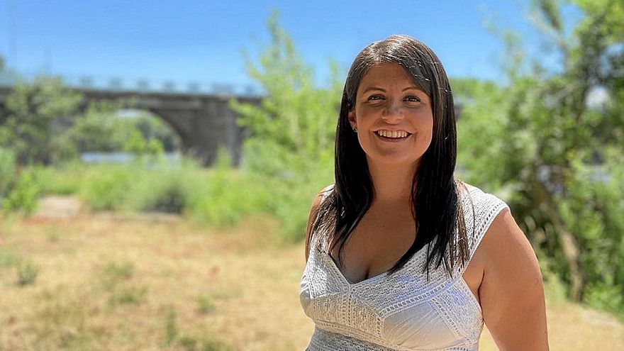 La alcaldesa de Lodosa, Lourdes San Miguel, en el parque El Ferial. | FOTO: M.S.G.