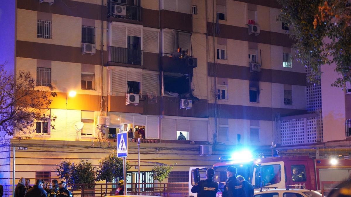 El incendio ha afectado a la segunda planta de un edificio en Sevilla.