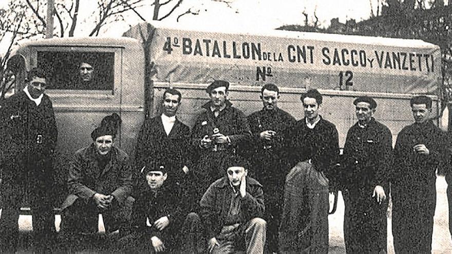 Fotografía del cuarto batallón de la CNT Sacco y Vanzzeti, tomada en el transcurso de la Guerra Civil. | FOTO: CNT