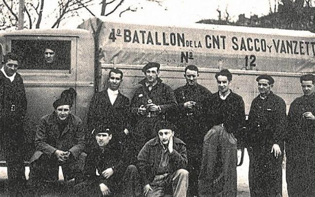 Fotografía del cuarto batallón de la CNT Sacco y Vanzzeti, tomada en el transcurso de la Guerra Civil. | FOTO: CNT