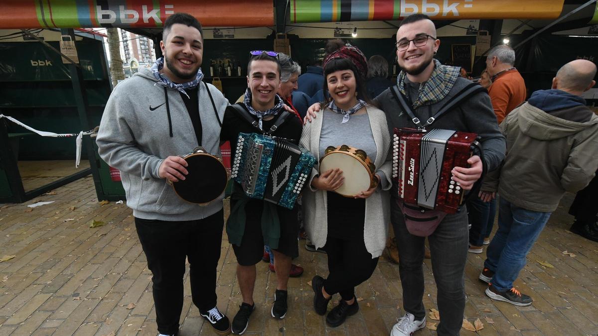 Eneko Barbero, Asier Bilbao, Maitane Lartain y Aitor Ortiz de Zárate acudieron a la feria trikitixa en mano