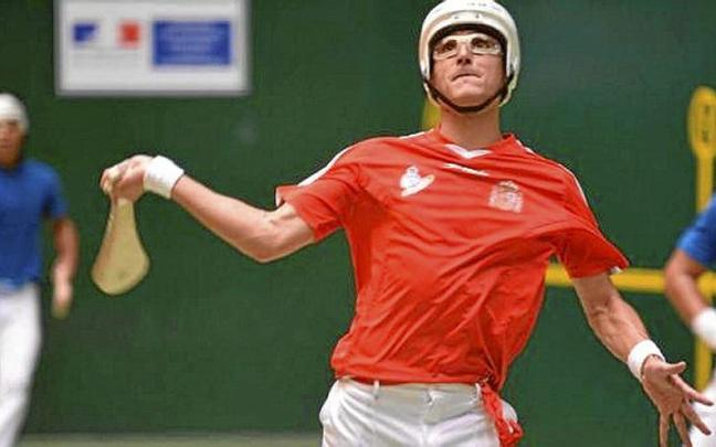 Carlos Baeza golpea la pelota durante un partido reciente. | FOTO: DNA Carlos Baeza golpea la pelota durante un partido reciente. | FOTO: DNA
