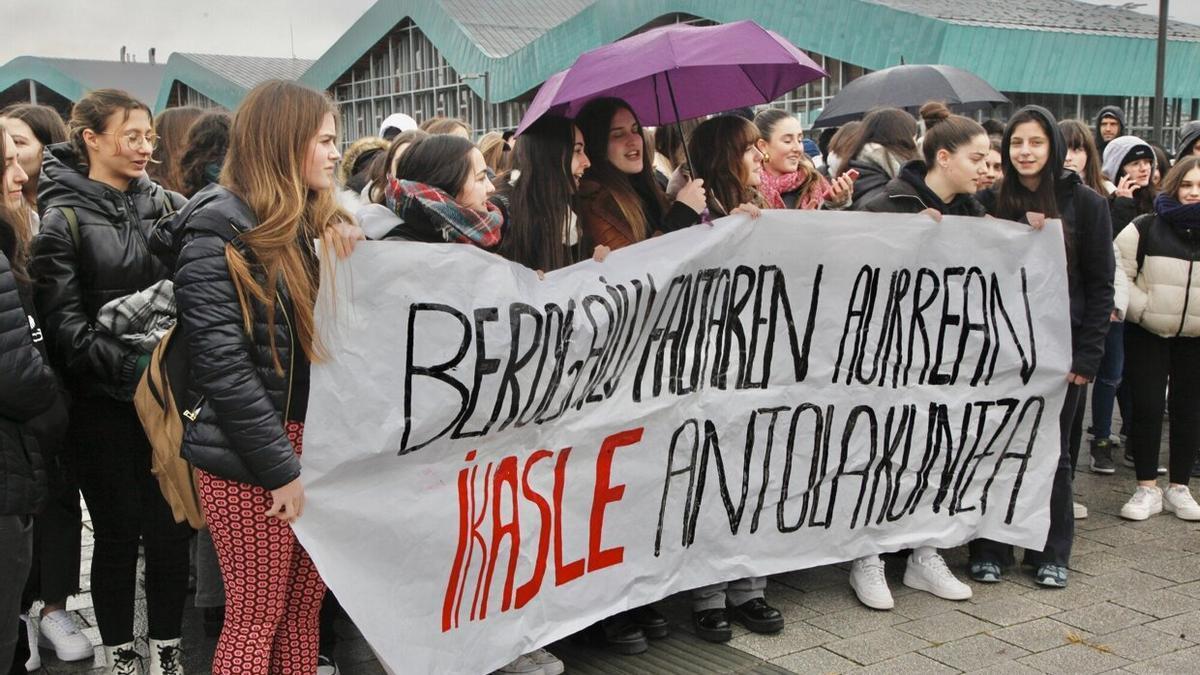 Protesta del alumnado de Ikasbidea.