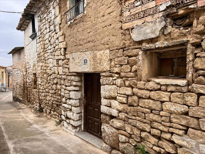 Casa de piedra con patio en venta en Murillo el Fruto, Navarra.