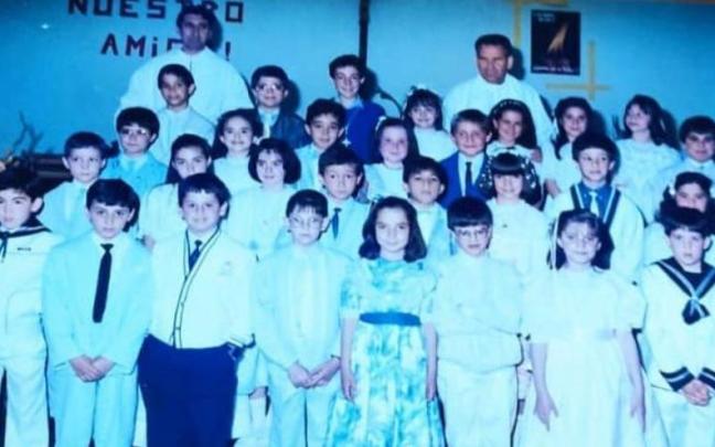 Una de las comuniones que ofició José Antonio junto a Beni en la década de los 80 en Vitoria Una de las comuniones que ofició José Antonio junto a Beni en la década de los 80 en Vitoria