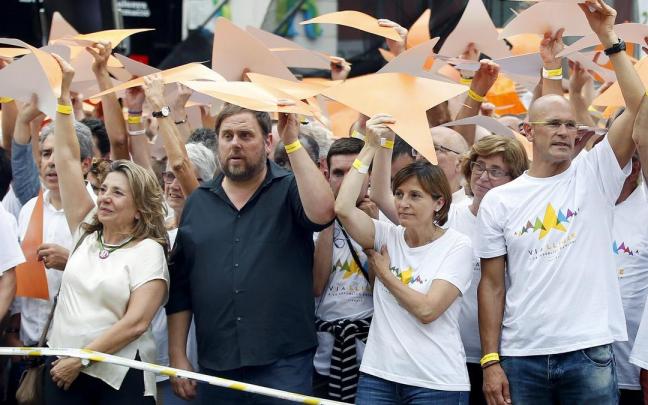 Oriol Junqueras, en el centro, a la cabeza de una manifestación de la Diada. Oriol Junqueras, en el centro, a la cabeza de una manifestación de la Diada.