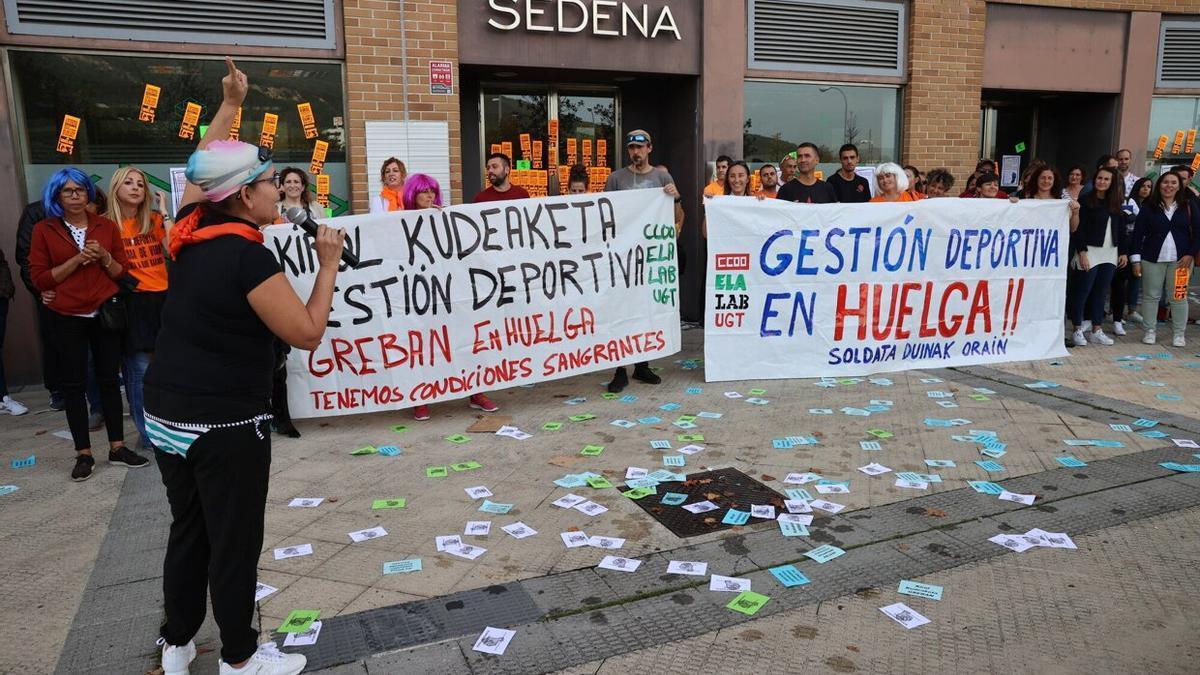 Manifestación de trabajadores y trabajadoras de gestión deportiva.