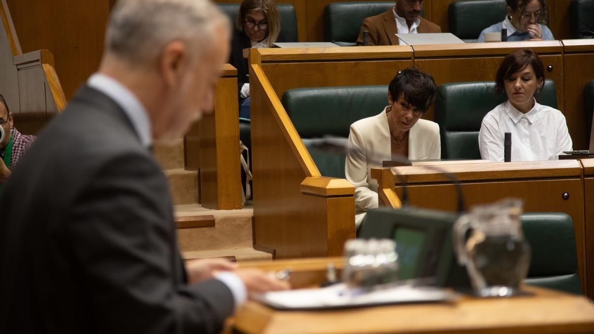 Pleno de control que está celebrando el Parlamento Vasco.