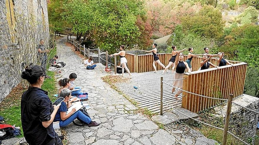 Pintar y bailar en Santa Catalina
