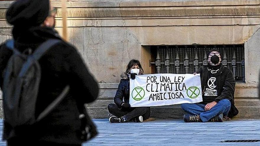 Protesta de activistas en defensa del medio ambiente.