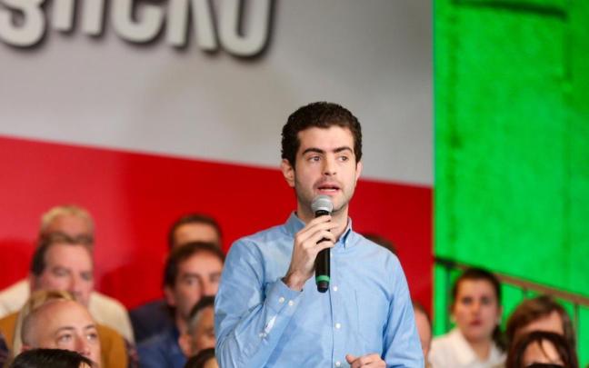 Javi Ollo, alcalde de Alsasua, durante su intervención en el encuentro de candidatos del PNV para las próximas elecciones locales