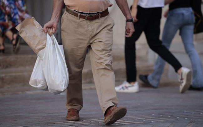 OCU ha presentado su informe anual sobre la “cesta de la compra”, que analiza lo que cuesta llenar el carro en 1.180 supermercados de 65 ciudades. OCU ha presentado su informe anual sobre la “cesta de la compra”, que analiza lo que cuesta llenar el carro en 1.180 supermercados de 65 ciudades.