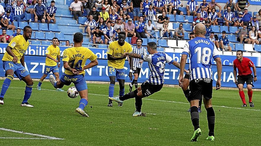 Rober estuvo a punto de anotar el gol de la victoria en su debut.