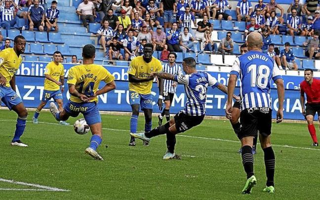 Rober estuvo a punto de anotar el gol de la victoria en su debut.