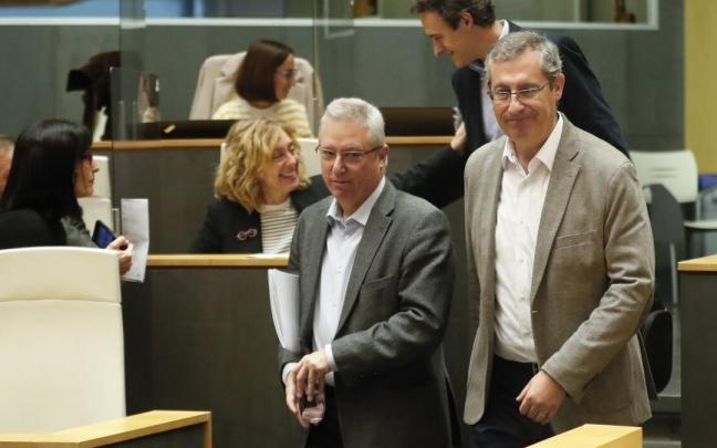 El diputado general, Markel Olano, y el titular de Medio Ambiente, José Ignacio Asensio, este viernes en las Juntas Generales de Gipuzkoa El diputado general, Markel Olano, y el titular de Medio Ambiente, José Ignacio Asensio, este viernes en las Juntas Generales de Gipuzkoa