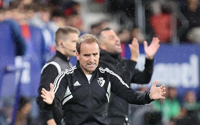 Jagoba da instrucciones en el partido