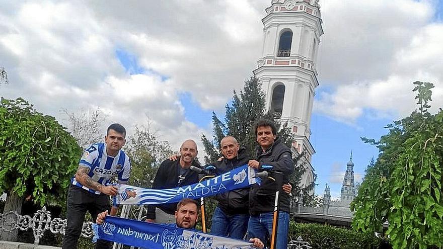 Óscar Parrondo, Yoseba García y otros hinchas, ayer en Tiraspol.