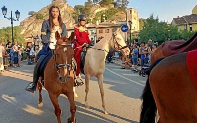 Numerosas monturas recorrieron las calles desde el barrio de San Pedro.