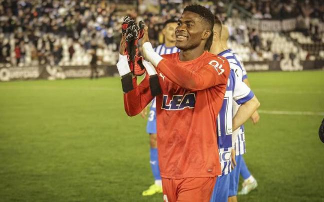 Owono agradece a la afición desplazada a Mérida el apoyo durante la eliminatoria