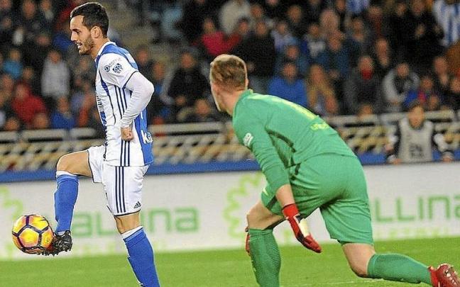 1. Mikel Aranburu celebra el gol de Xabi Prieto (de penalti) que significó el 2-1 en la Liga 2010-11.2. Juanmi marca ante Ter Stegen el gol anulado de 2016.3. Martín Zubimendi, abatido tras uno de los goles barcelonistas en el 1-6 del campeo