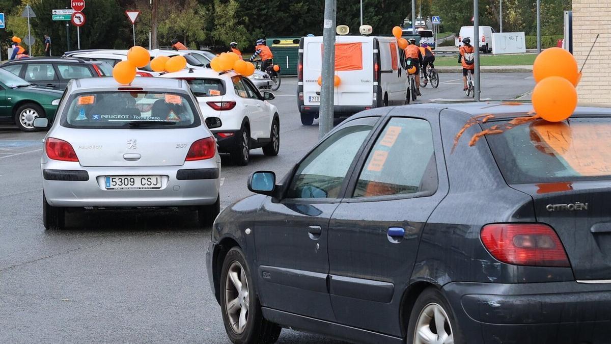 Protesta de coches, impulsada por las plantillas de gestión deportiva.