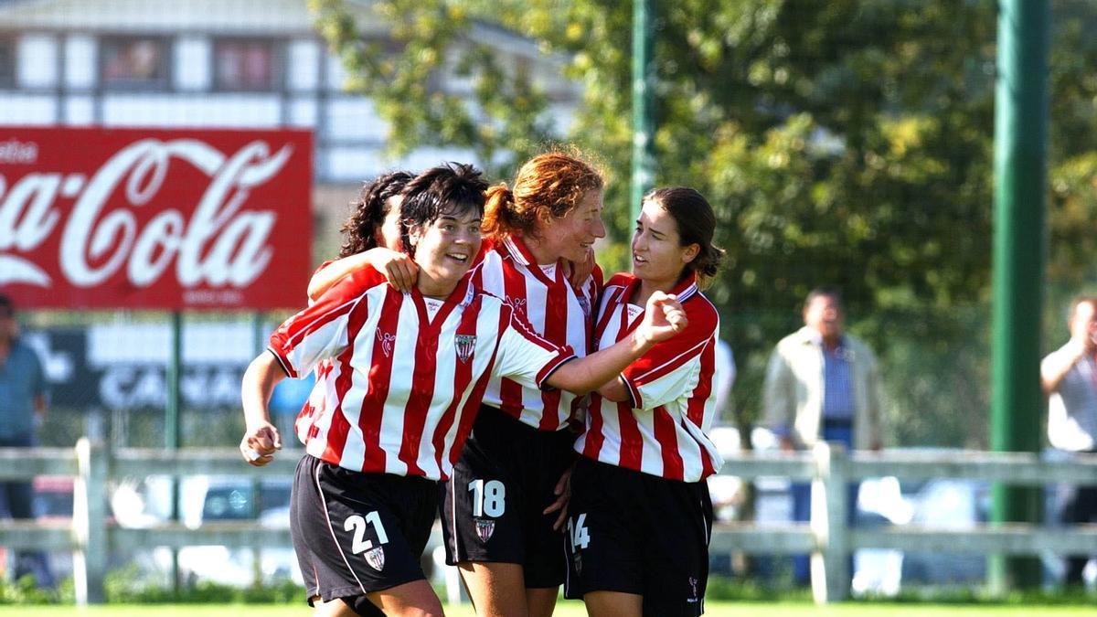 Nerea Onaindia celebra el primer gol del Athletic ante el Torrejón, el 6 de octubre de 2002