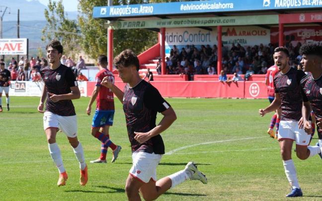 Luis Bilbao celebra el gol de la victoria. Luis Bilbao celebra el gol de la victoria.