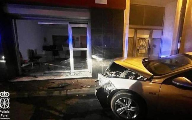 Imagen del lugar del accidente con el veh&iacute;culo siniestrado