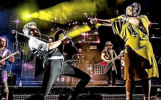 El grupo Mitic, durante un concierto.